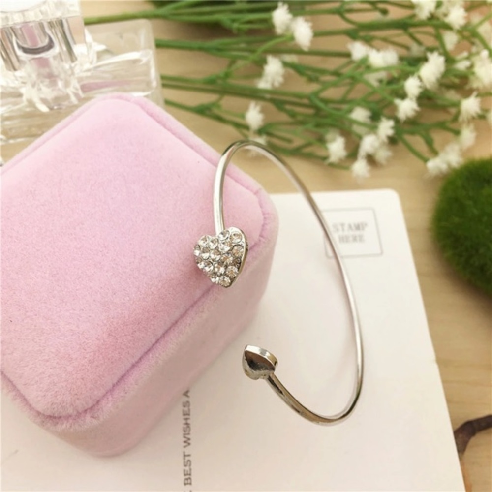 NEW๐๐BEAUTIFUL๐SILVERY๐HEART๐CUFF๐๐BRACELET - Picture 2 of 8